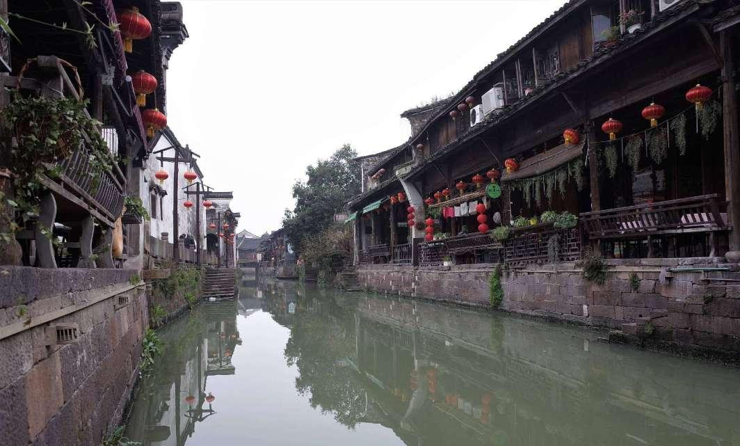 小萌妹的甜美装扮